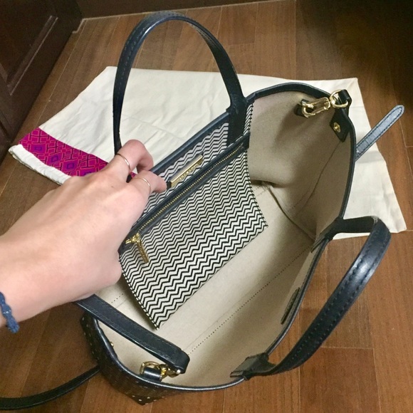 Tory Burch | Kerrington Tote in Polka dot - Picture 4 of 8